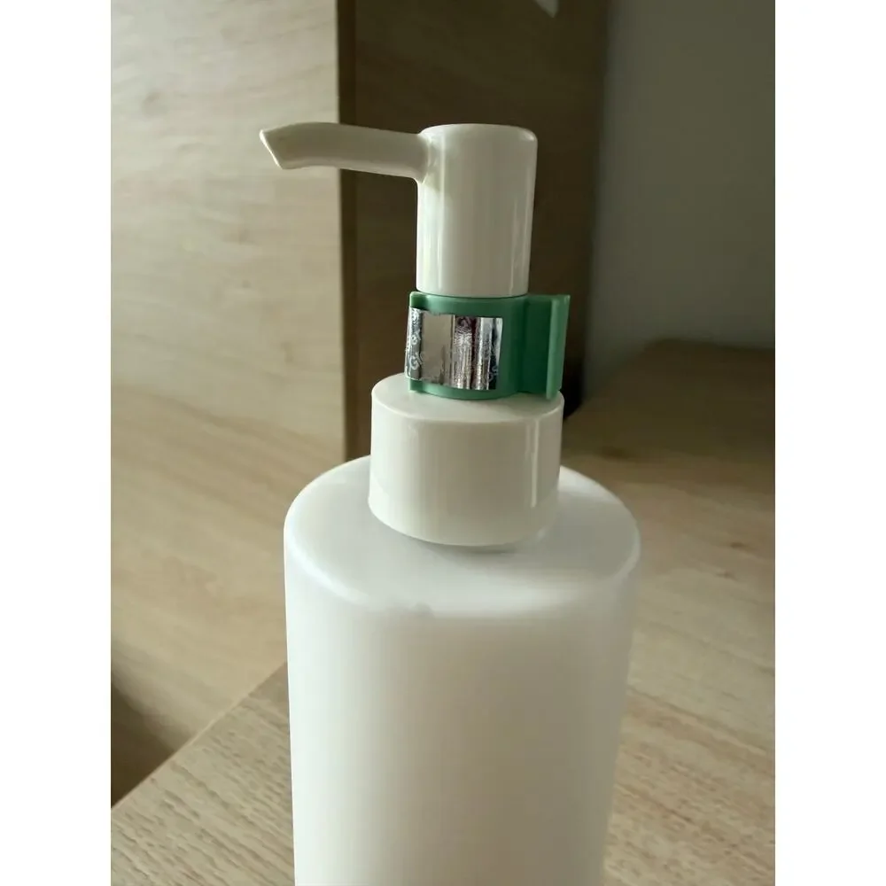 $28 Glossier Daily Perfecting Lotion Sandstone Body Lotion 8.4 oz